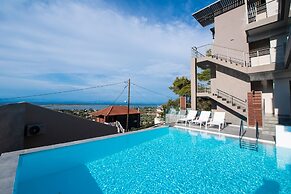 Halcyon Deluxe Maisonettes Sea View