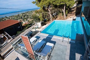 Halcyon Deluxe Maisonettes Sea View