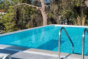 Halcyon Deluxe Maisonettes Sea View