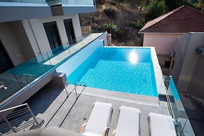 Halcyon Deluxe Maisonettes Sea View