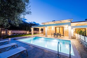 Stone and Sea Villas