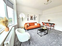 Charming 3-Bed Oasis-free parking