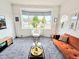 Charming 3-Bed Oasis-free parking