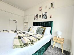 Charming 3-Bed Oasis-free parking