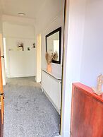 Charming 3-Bed Oasis-free parking