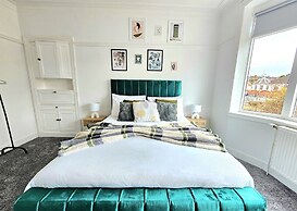 Charming 3-Bed Oasis-free parking