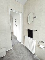 Charming 3-Bed Oasis-free parking