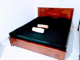 Black And White Kandy Guest House