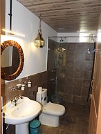 Goroomgo Mystic Kailasha Ukhimath