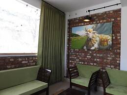 Goroomgo Mystic Kailasha Ukhimath