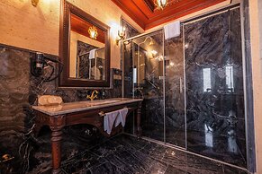 Signature Cave Premium Suites