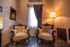 Signature Cave Premium Suites