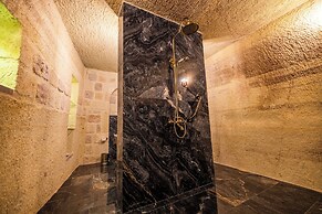 Signature Cave Premium Suites