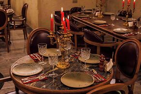 Signature Cave Premium Suites