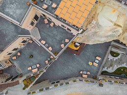 Signature Cave Premium Suites