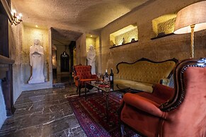 Signature Cave Premium Suites