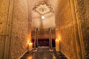 Signature Cave Premium Suites