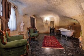 Signature Cave Premium Suites