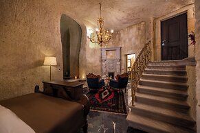 Signature Cave Premium Suites