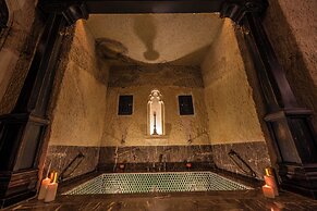 Signature Cave Premium Suites