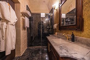 Signature Cave Premium Suites