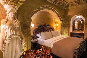 Signature Cave Premium Suites