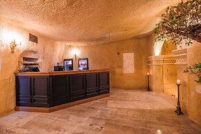 Signature Cave Premium Suites