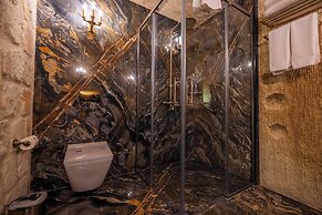 Signature Cave Premium Suites