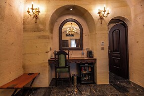 Signature Cave Premium Suites