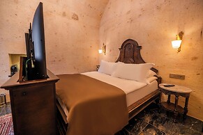 Signature Cave Premium Suites