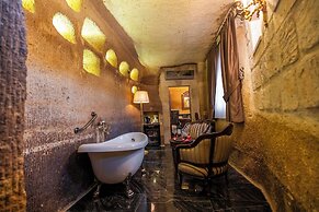 Signature Cave Premium Suites