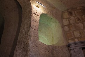 Signature Cave Premium Suites