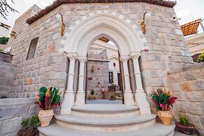 Signature Cave Premium Suites