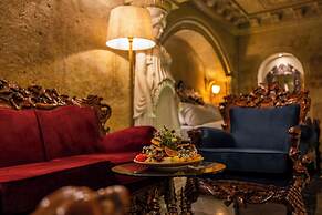 Signature Cave Premium Suites