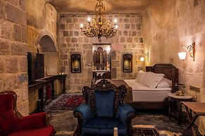 Signature Cave Premium Suites