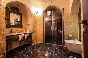 Signature Cave Premium Suites