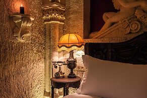 Signature Cave Premium Suites