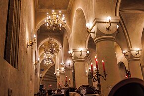 Signature Cave Premium Suites