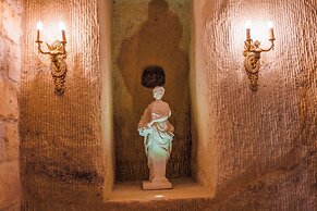 Signature Cave Premium Suites