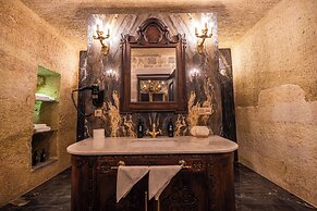 Signature Cave Premium Suites