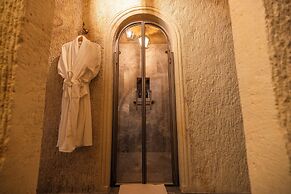 Signature Cave Premium Suites