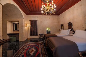 Signature Cave Premium Suites