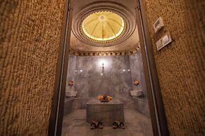 Signature Cave Premium Suites