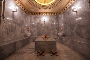 Signature Cave Premium Suites