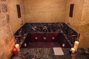 Signature Cave Premium Suites