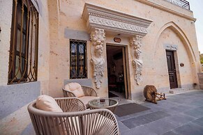 Signature Cave Premium Suites