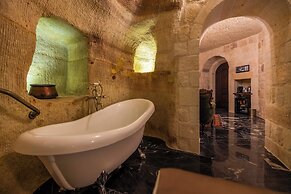 Signature Cave Premium Suites