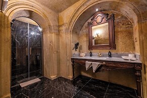 Signature Cave Premium Suites