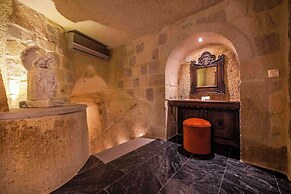 Signature Cave Premium Suites