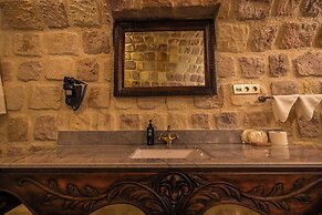 Signature Cave Premium Suites